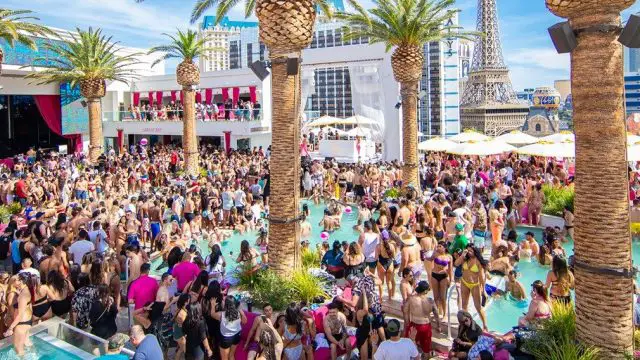 Las Vegas Pool Clubs - Dayclubs, Parties, Schedule, Dress Code & Fees